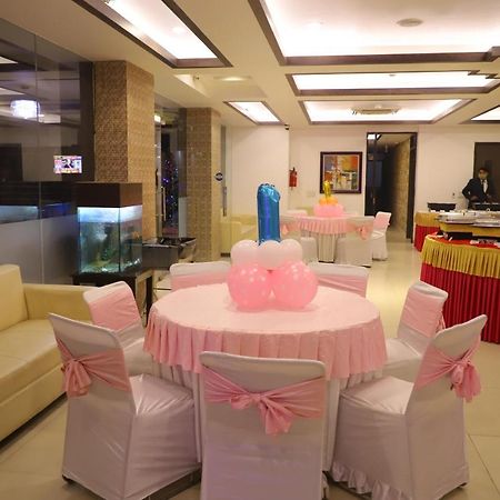 Hotel Genx Le Crescent Ghaziabad Zewnętrze zdjęcie