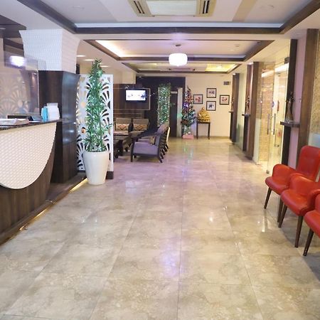 Hotel Genx Le Crescent Ghaziabad Zewnętrze zdjęcie