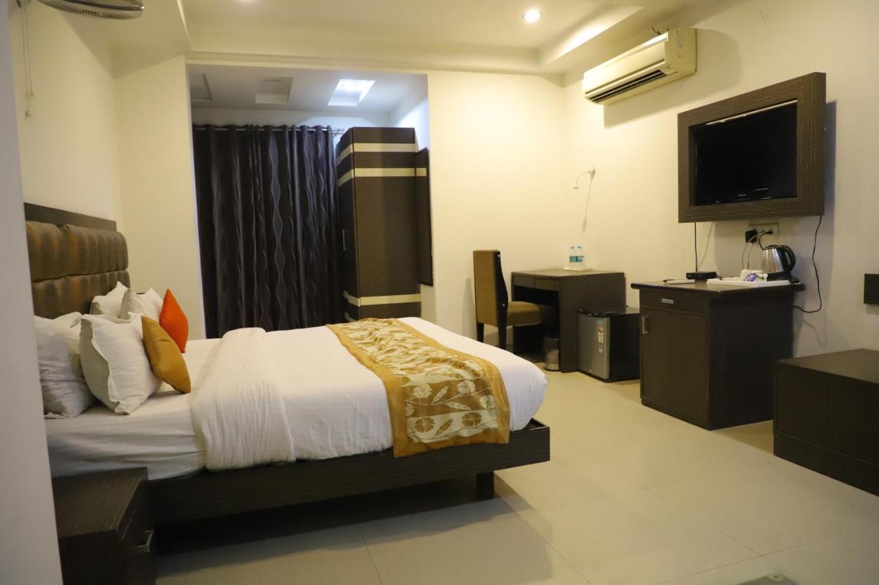 Hotel Genx Le Crescent Ghaziabad Zewnętrze zdjęcie