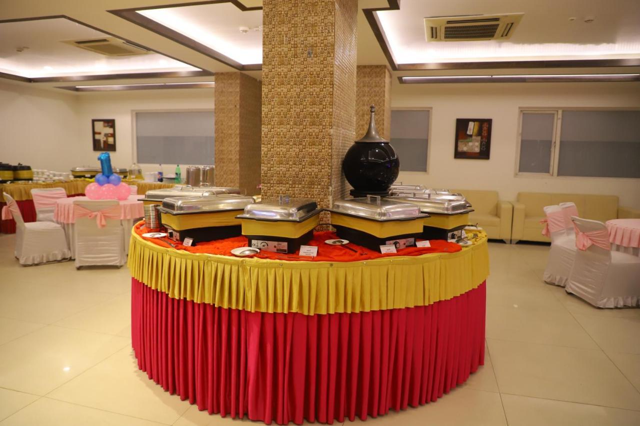 Hotel Genx Le Crescent Ghaziabad Zewnętrze zdjęcie