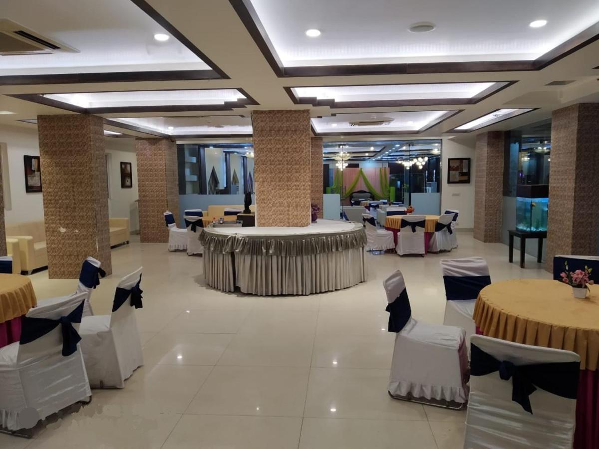 Hotel Genx Le Crescent Ghaziabad Zewnętrze zdjęcie