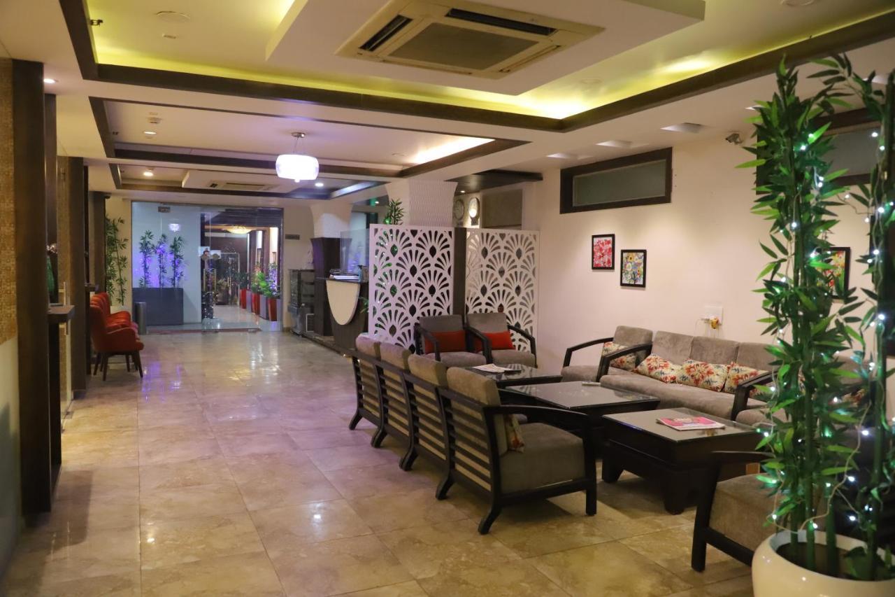 Hotel Genx Le Crescent Ghaziabad Zewnętrze zdjęcie