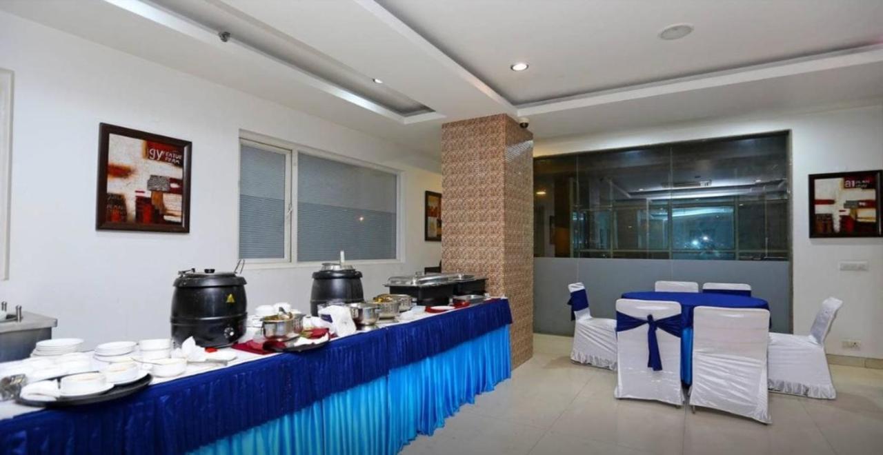 Hotel Genx Le Crescent Ghaziabad Zewnętrze zdjęcie