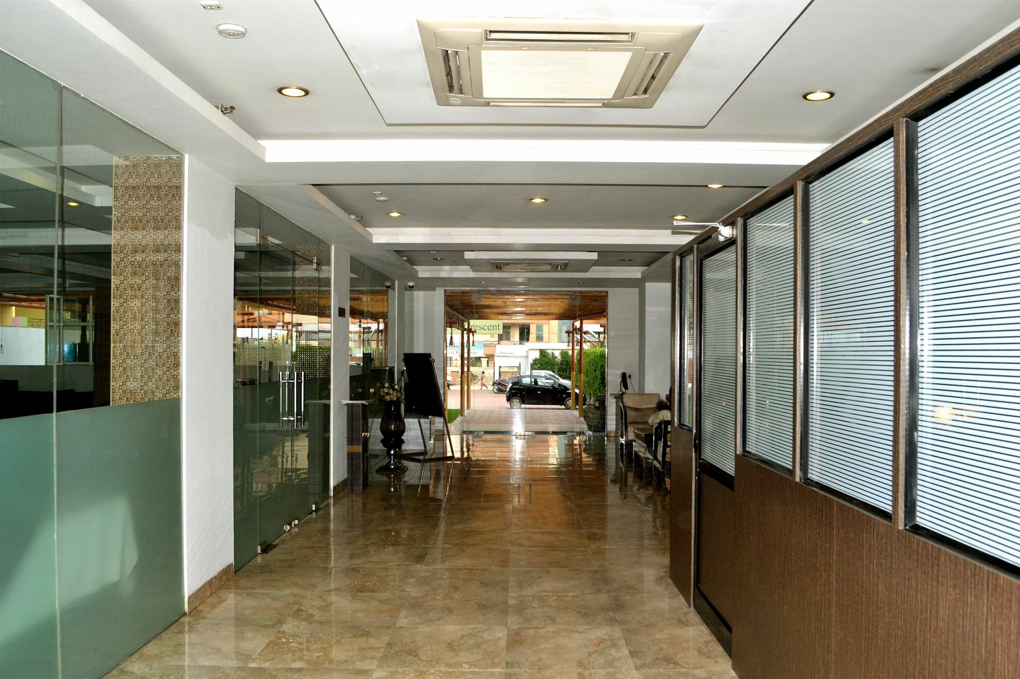 Hotel Genx Le Crescent Ghaziabad Zewnętrze zdjęcie